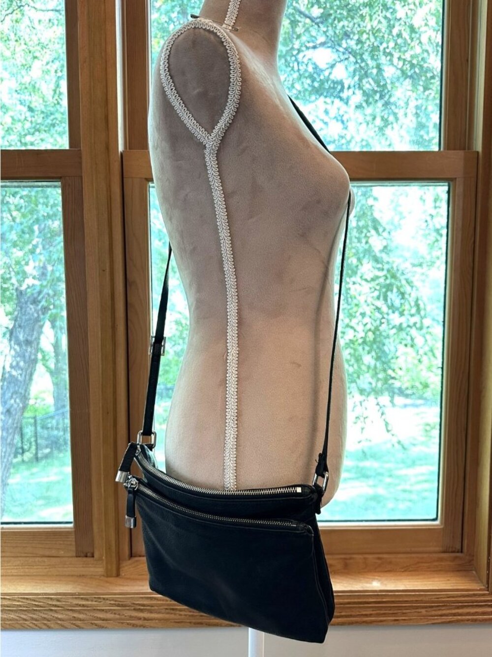 Margot NY Black Pebbled Leather Crossbody Shoulder Bag Multi Zip Organizer Purse